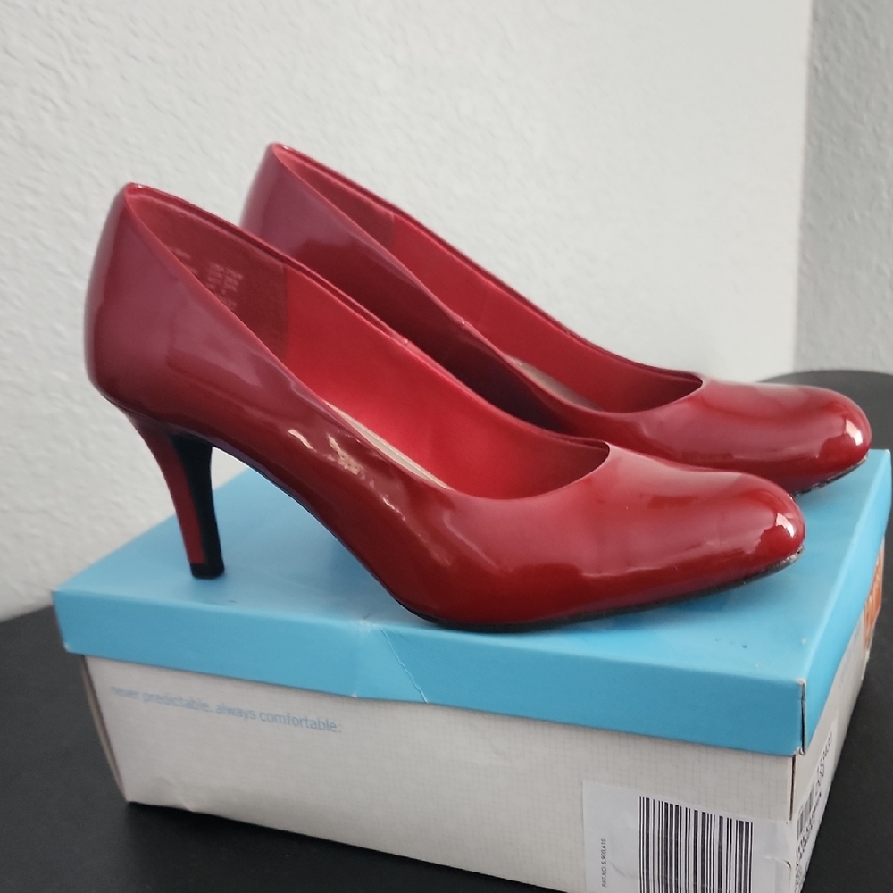 ComfortPlus Red Heels - Never worn - Sz 7.5W